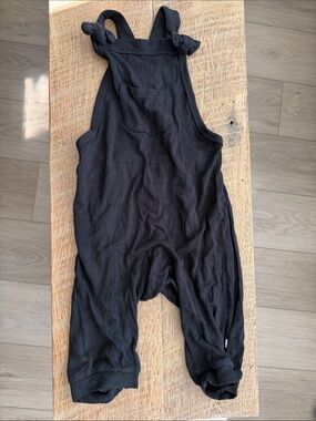 Kyte BABY Black Knotted Strap One-Piece Romper